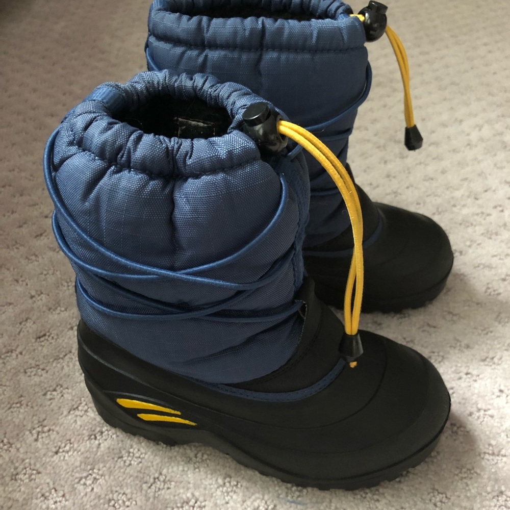 snow boots kids size 12